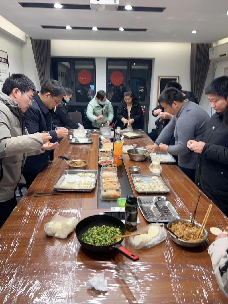 通達(dá)軟件公司組織開展“情暖冬至，餃香飄逸”冬至包餃子活動